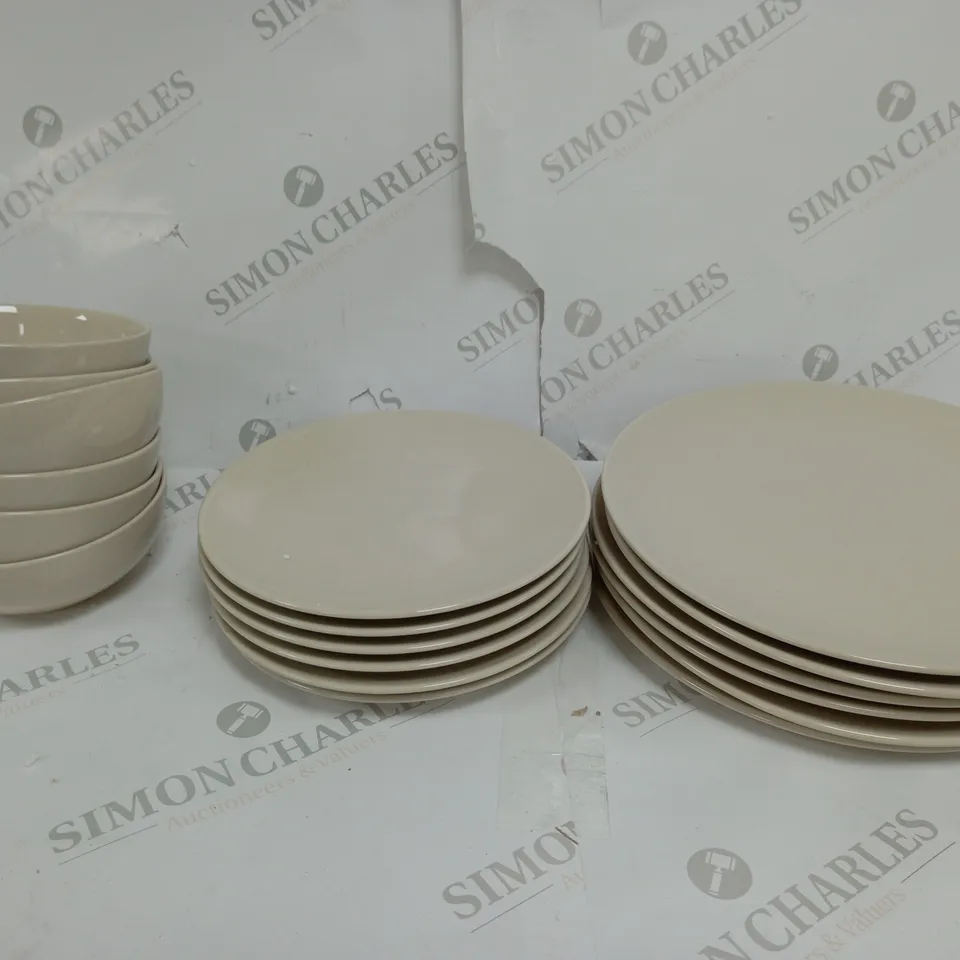 BOXED CESIRO SET OF 6 GLOSSY CREAM PLATES TO INCLUDE - 6 DINNER PLATES - 6 BOWLS - 6 DESERT PLATES - COLLECTION ONLY