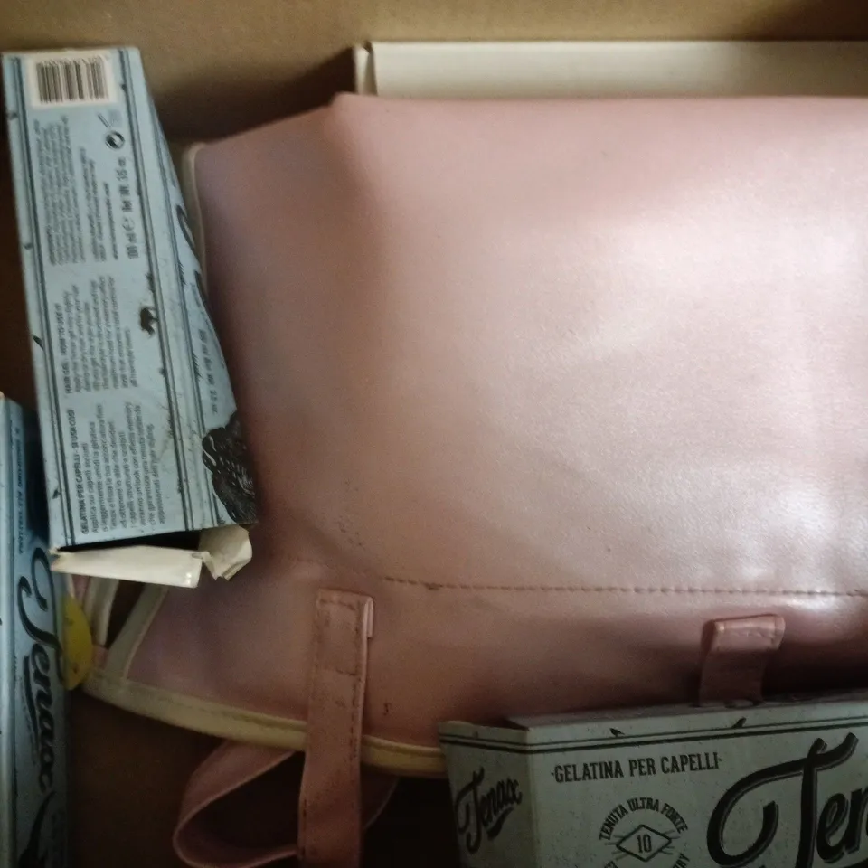 BOX OF APPROXIMATELY 8 ASSORTED HEALTH AND BEAUTY ITEMS TO INCLUDE CLARINS, REVLON, ETC