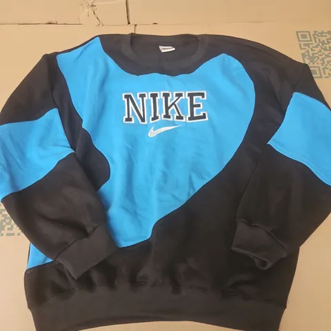 NIKE LOGO SWEATER IN BLUE/BLACK - LARGE