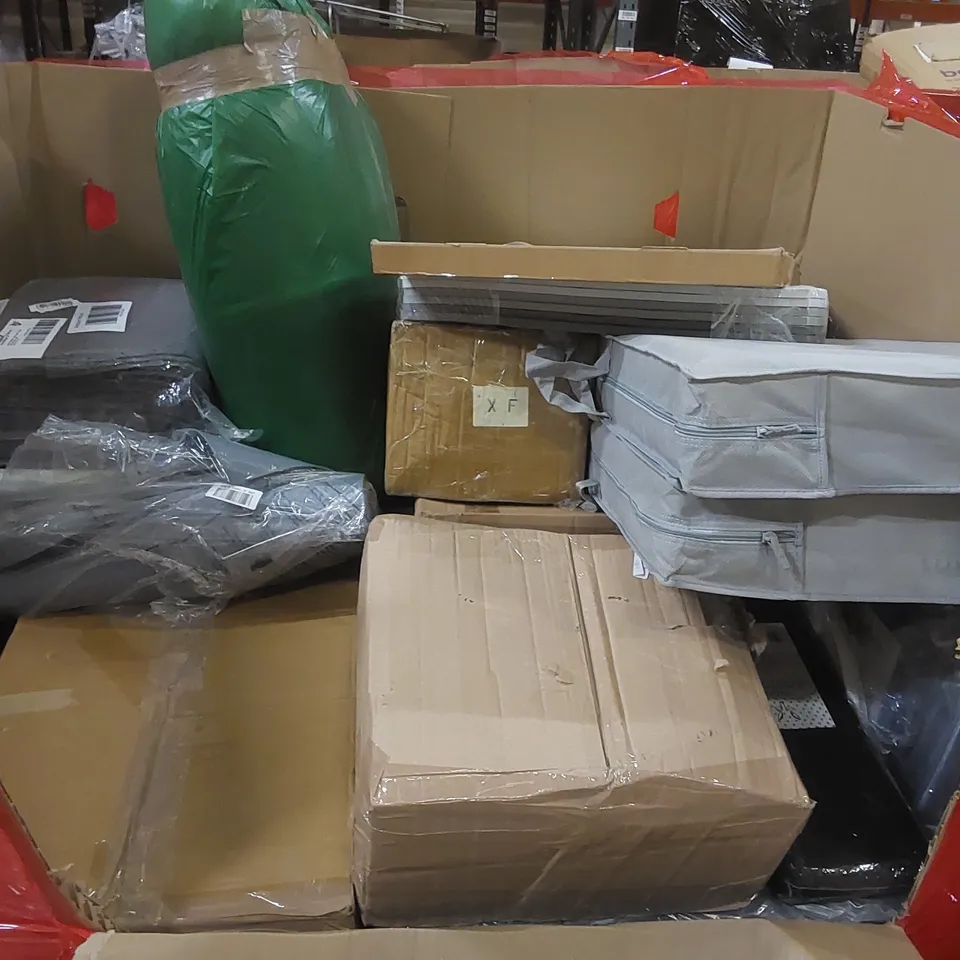 PALLET OF ASSORTED ITEMS TO INCLUDE: BRUCE HEATER, STAND MIXED, BLINDS, PET POTTY TOILET ECT