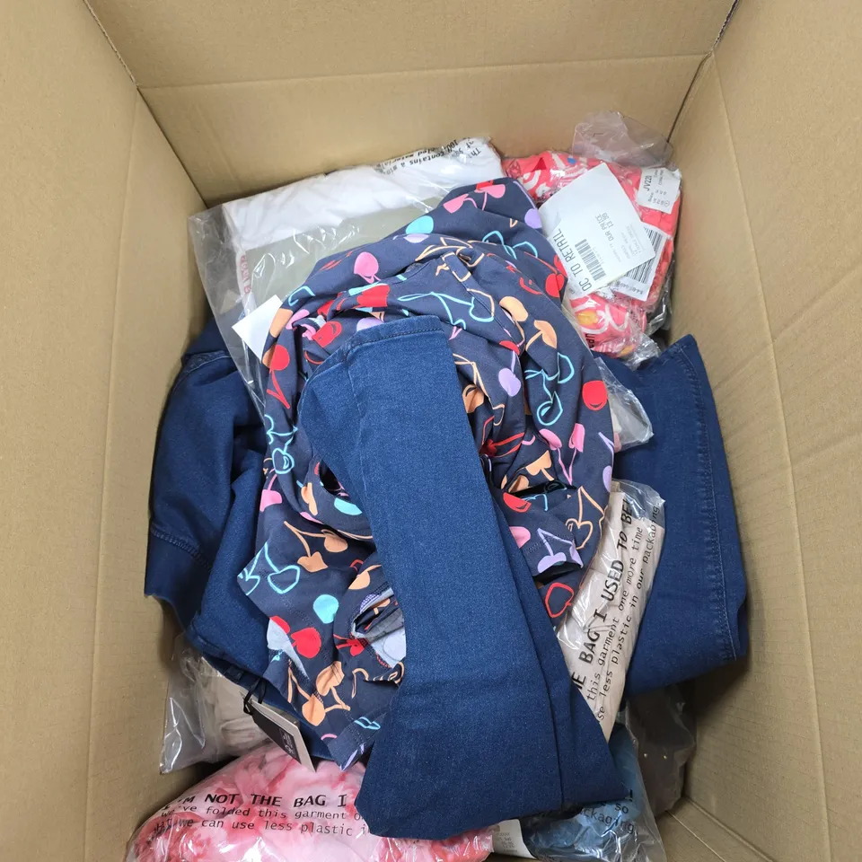 BOX OF APPROXIMATELY 22 ASSORTED CLOTHING ITEMS TO INCLUDE J.D WILLIAMS DENIM, JACK AND JONES, SIMPLY BE ETC