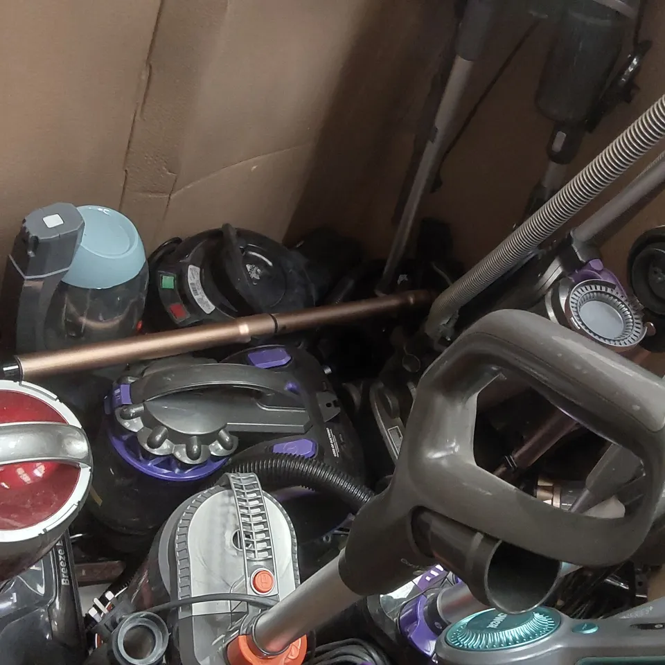 PALLET CONTAINING A LARGE ASSORTMENT OF UNCHECKED VACUUM CLEANERS