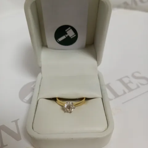 DESIGNER 18CT GOLD SOLITAIRE RING SET WITH A DIAMOND WEIGHING +-1.00CT