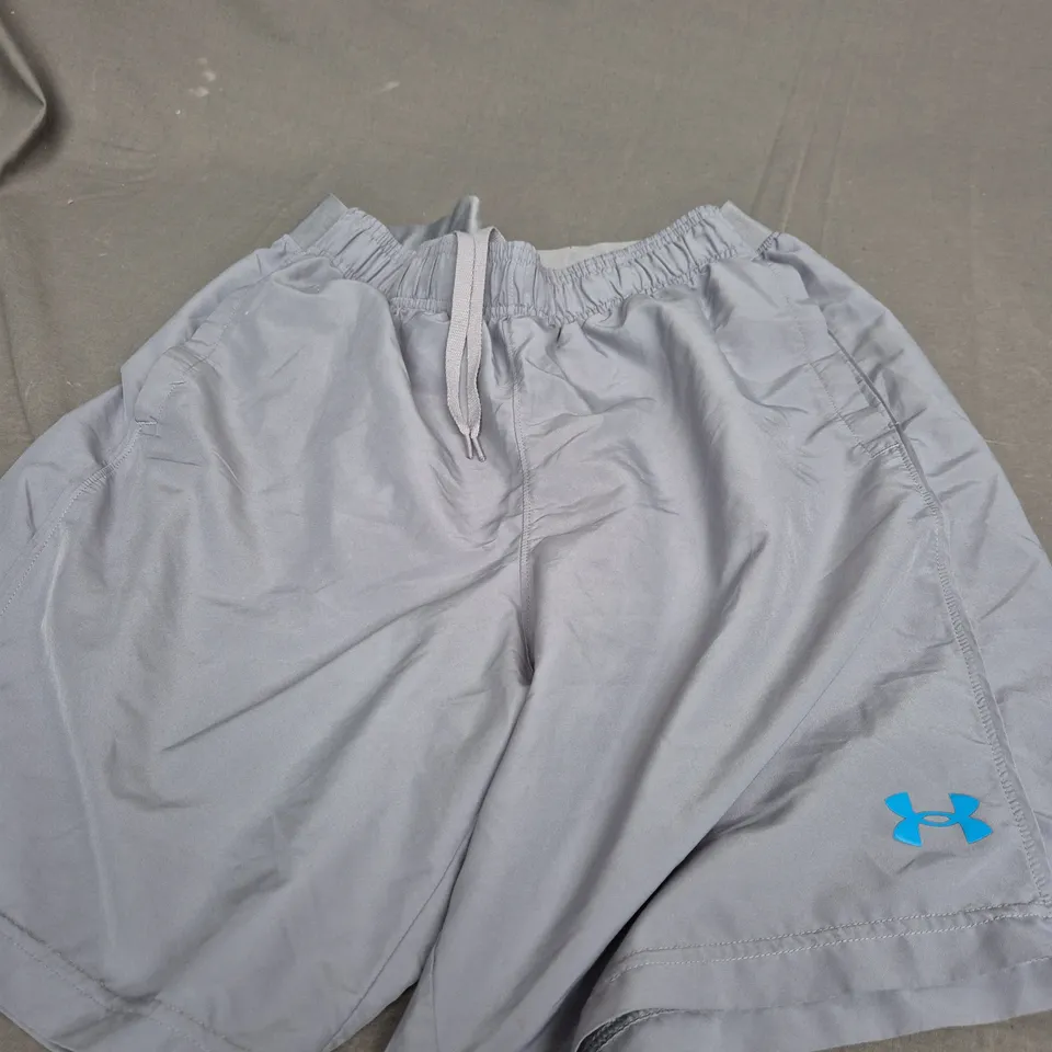 UNDER ARMOUR LIGHT GREY SHORTS - LARGE