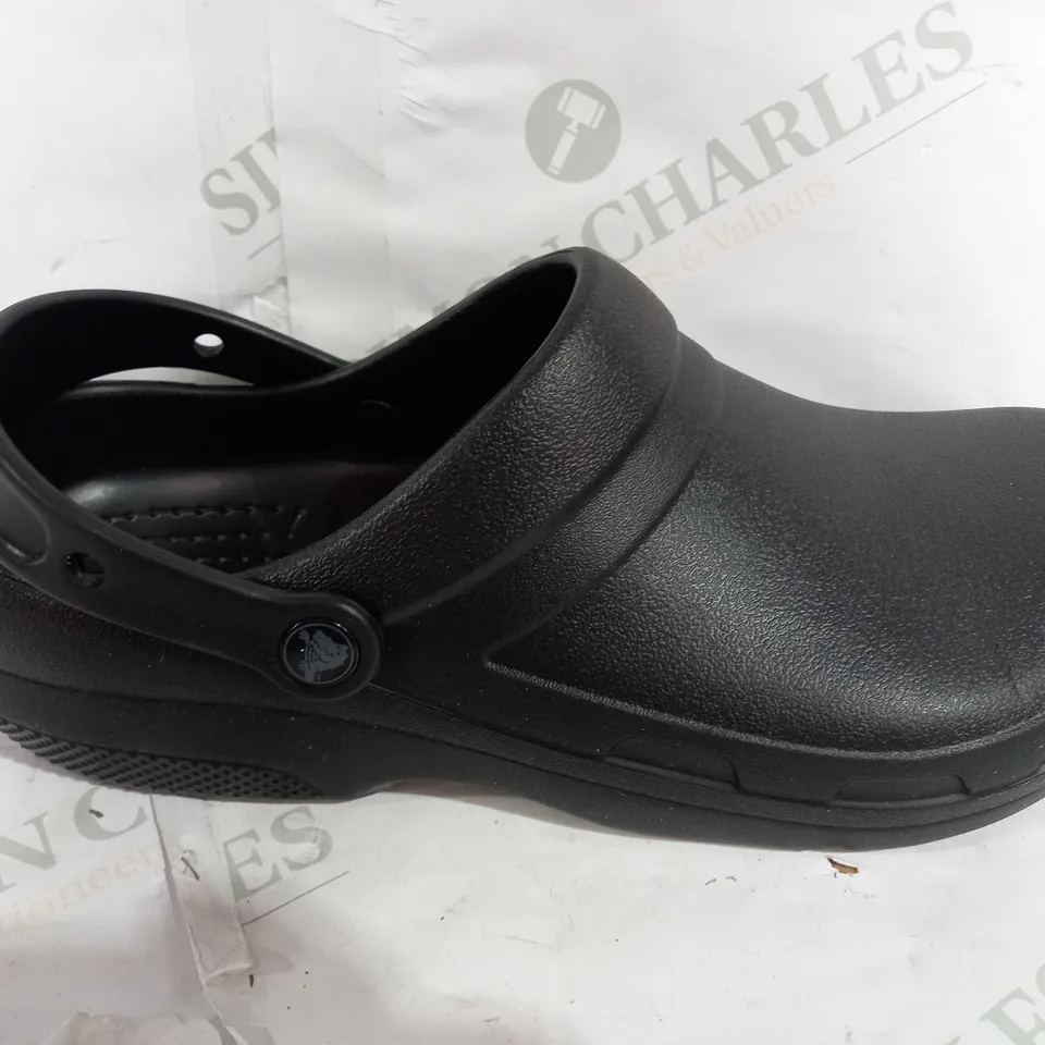 PAIR OF CROCS SPECIALIST II CLOGS IN BLACK- UK M10/W11