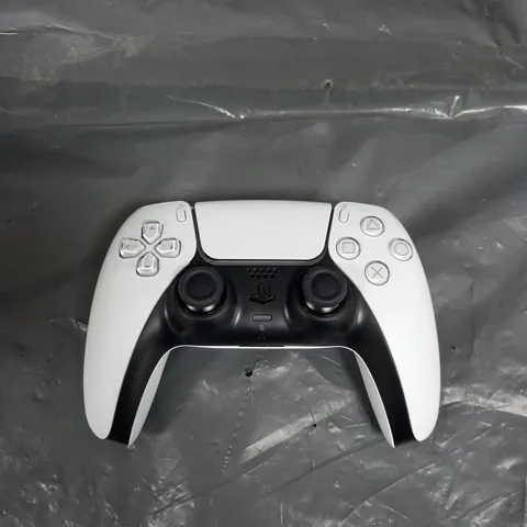 PLAYSTATION 5 HANDHELD CONTROLLER