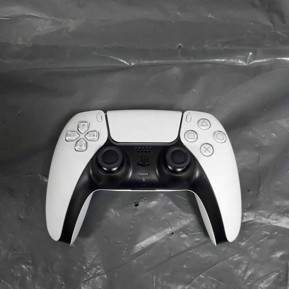 PLAYSTATION 5 HANDHELD CONTROLLER