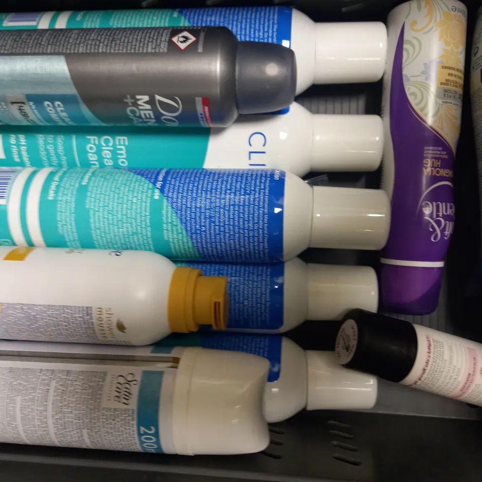LOT OF APPROXIMATELY 16 ASSORTED AEROSOLS, TO INCLUDE REGAINE, DEOXIT, CLINISAN, ETC - COLLECTION ONLY