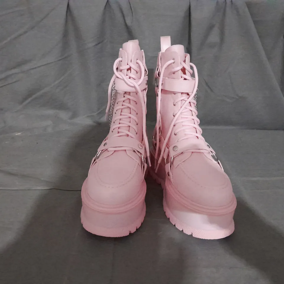 PAIR OF KOI BOOTS IN PINK SIZE 6