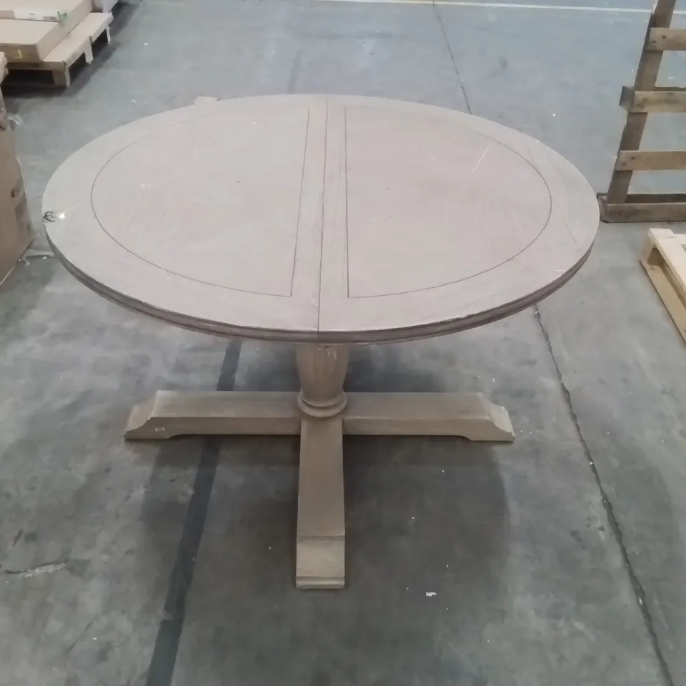 HEIL EXTENDABLE DINING TABLE