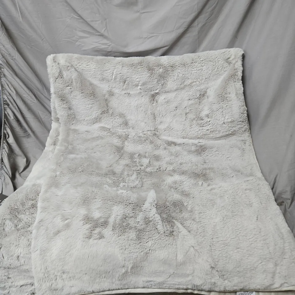 FAUX FUR THROW – DOVE GREY, W140 X L200 CM