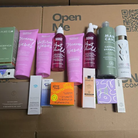 LOT OF APPROXIMATELY 25 ASSORTED HEALTH AND BEAUTY ITEMS TO INCLUDE UMBERTO GIANNI, MAN CAVE SHAMPOO AND AVON POWER SERUM