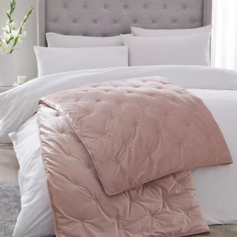 LUXURY VELVET QUILTED THROW PINK BOXED