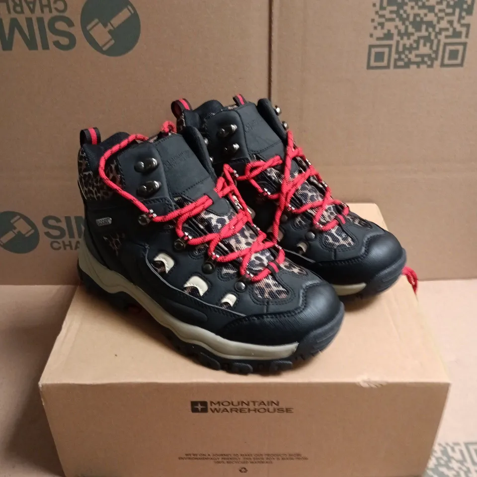 BOXED PAIR OF MOUNTAIN WAREHOUSE ADVENTURER WOMEN'S WATERPROOF HIKING BOOTS - 5