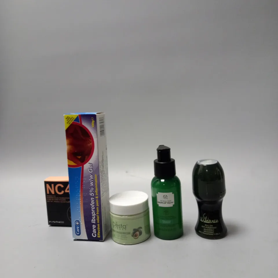 LOT OF APPROXIMATELY 20 COSMETICS ITEMS TO INCLUDE BODY SCRUB , SHAMPOO , CARE GEL ETC  