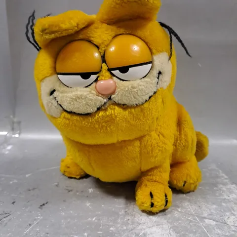 COLLECTIBLE VINTAGE GARFIELD PLUSH TOY