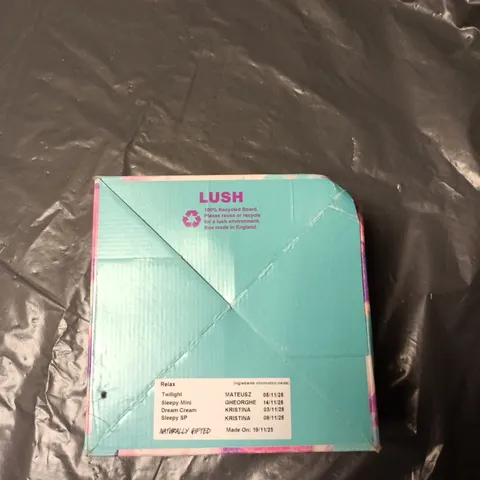 LUSH NATURALLY GIFTED BATH BOMB GIFT SET – TURQUOISE BOX