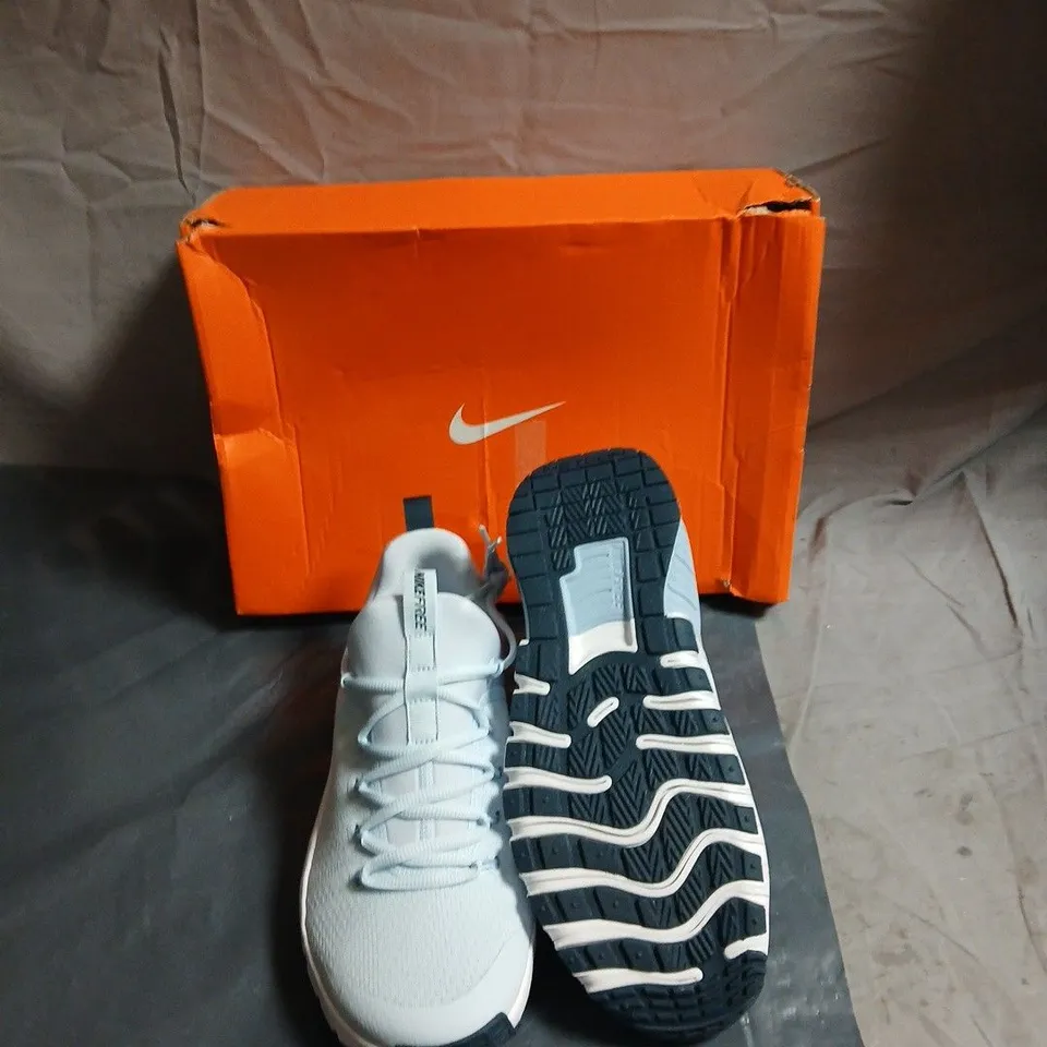 NIKE RUNNING SHOES – WHITE/LIGHT GREY (BOXED) - UK 6.5