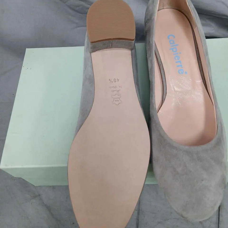 CALPIERRE GREY SUEDE COURT SHOES – UK 7.5 (DC200)