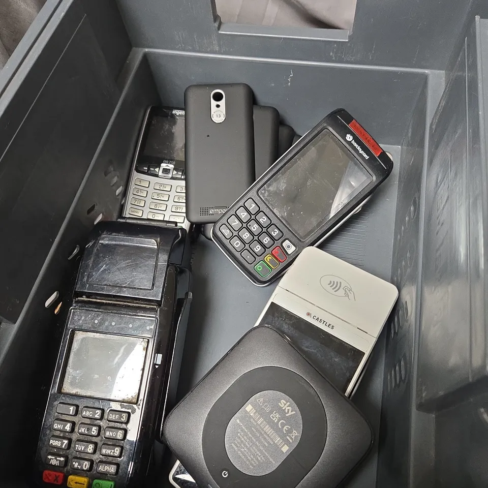 APPROXIMATELY 10 ASSORTED ITEMS INCLUDING PLUME PLUG IN AND SPARE MOBLIE PHONE BACKS 