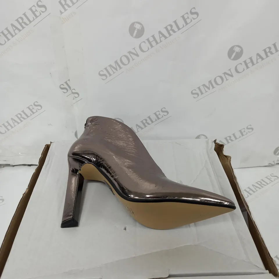 BOXED PAIR OF MODA IN PELLE WELDI BOOTS SIZE 4