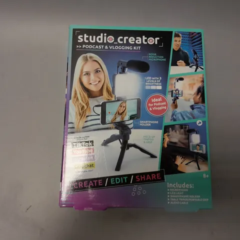 BOXED STUDIO CREATOR PODCAST & VLOGGING KIT