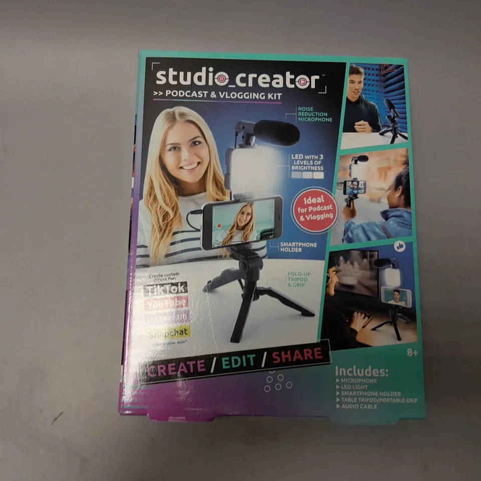 BOXED STUDIO CREATOR PODCAST & VLOGGING KIT RRP £17.99