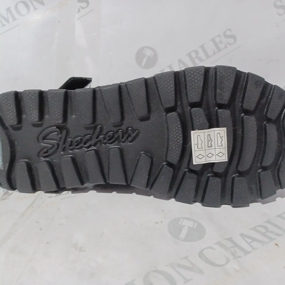 BOXED PAIR OF SKETCHERS PARTY SANDAL IN BLACK SIZE 5