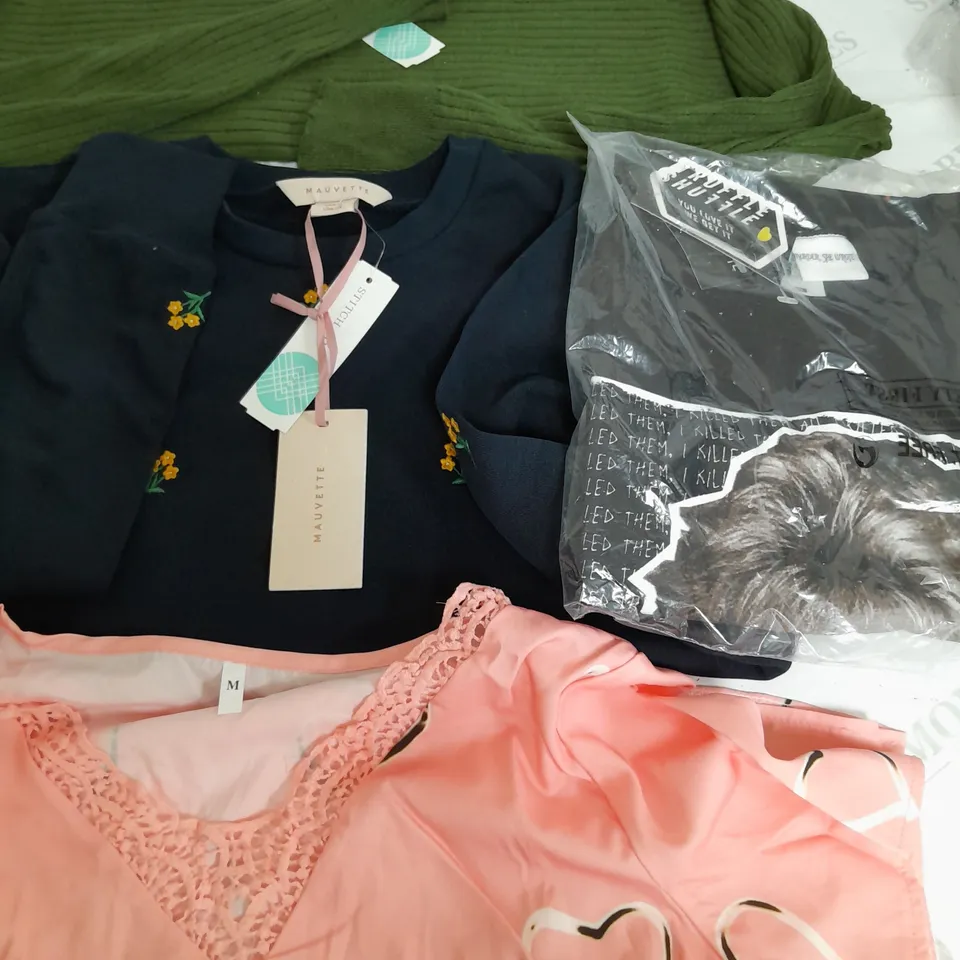 BOX OF APPROXIMATELY 25 ASSORTED CHILDRENS CLOTHING ITEMS TO INCUDE - JUMPERS , DRESS , TOP ETC