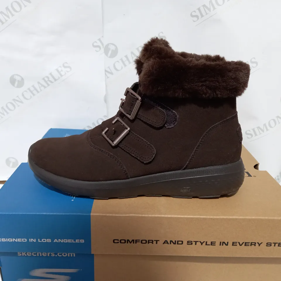 BOXED PAIR OF SKECHERS CHOCOLATE WINTER BOOTS - SIZE 5.5