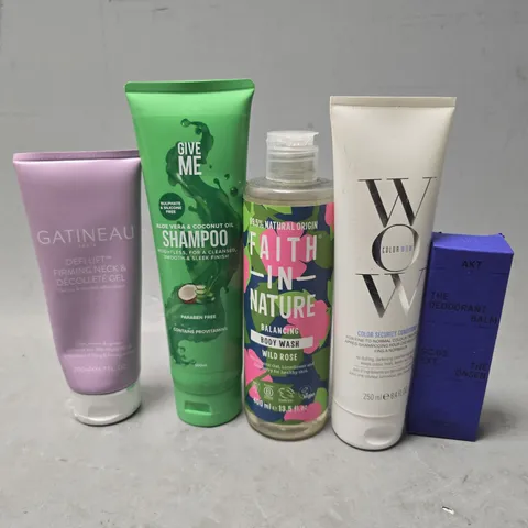 APPROXIMATELY 15 ASSORTED HEALTH & BEAUTY ITEMS TO INCLUDE - GIVE ME SHAMPOO , WOW CONDITIONER , FAITH IN NATURE BODY WASH ETC