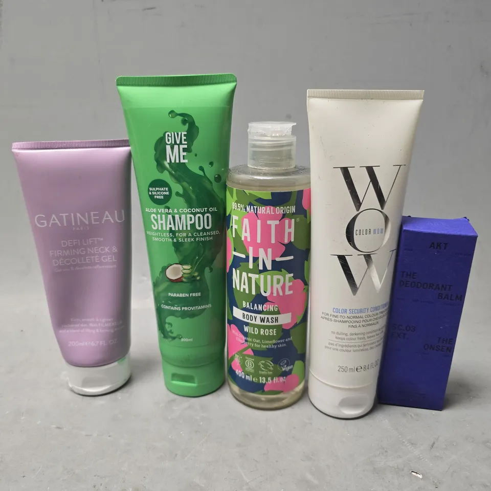 APPROXIMATELY 15 ASSORTED HEALTH & BEAUTY ITEMS TO INCLUDE - GIVE ME SHAMPOO , WOW CONDITIONER , FAITH IN NATURE BODY WASH ETC