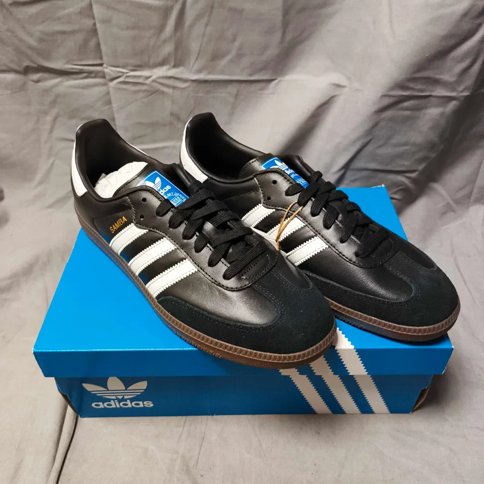 ADIDAS SAMBA OG TRAINERS IN BLACK/WHITE - 10