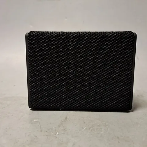 BOXED URBANISTA SYDNEY PORTABLE SPEAKER 