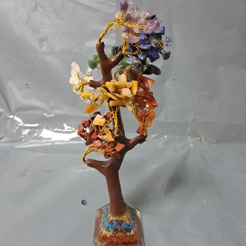 APPROXIMATELY 30 CRYSTAL TREE ORNAMENTS - COLOURS MAY VARY
