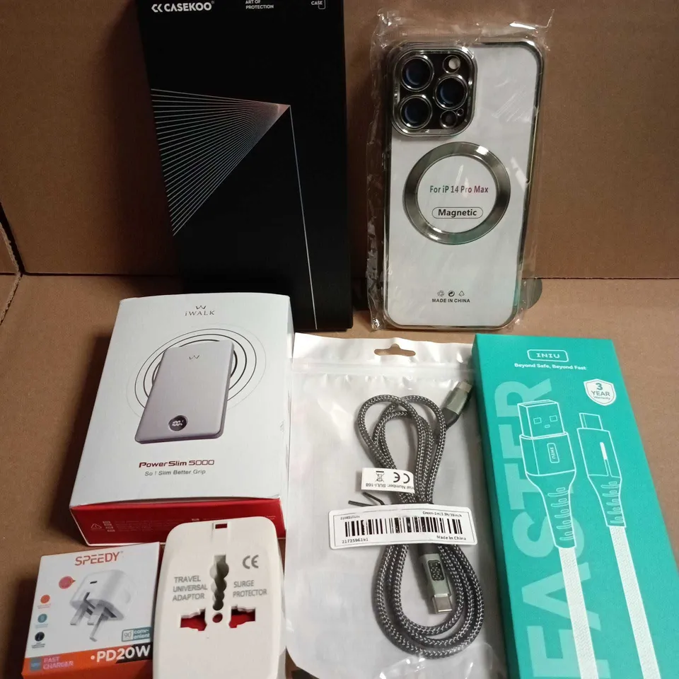 APPROXIMATELY 15 ASSORTED SMARTPHONE ACCESSORIES TO INCLUDE CHARGING CABLES, POWERBANKS, PHONE CASES ETC 