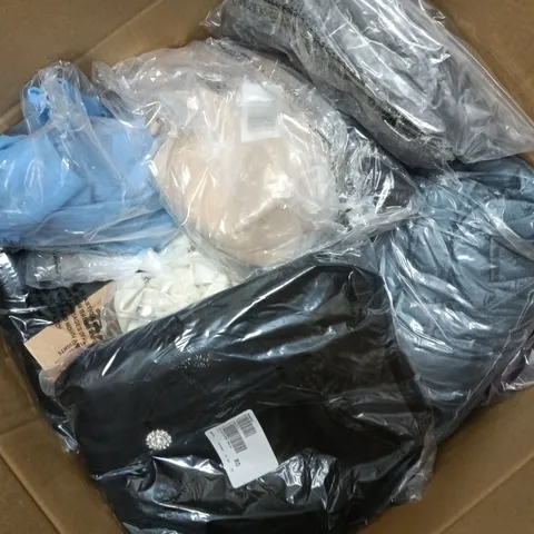 APPROXIMATELY 30 ASSORTED CLOTHING ITEMS IN VARIOUS SIZES, COLOURS & STYLES TO INCLUDE BRANDS SUCH AS HELENE BERMAN, MONSOON, MUK LUKS ETC - COLLECTION ONLY
