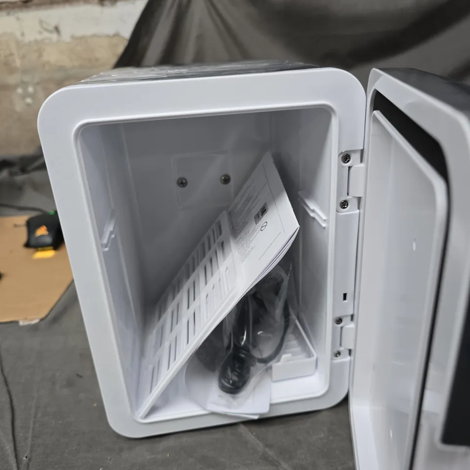 COMPACT MINI FRIDGE – DARK GREY EXTERIOR, WHITE INTERIOR