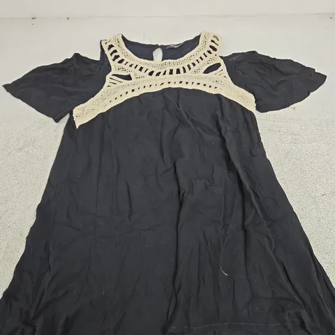 KLASS. WOMEN'S BLACK TOP WITH CREAM CROCHET NECKLINE YOKE, UK SIZE 14