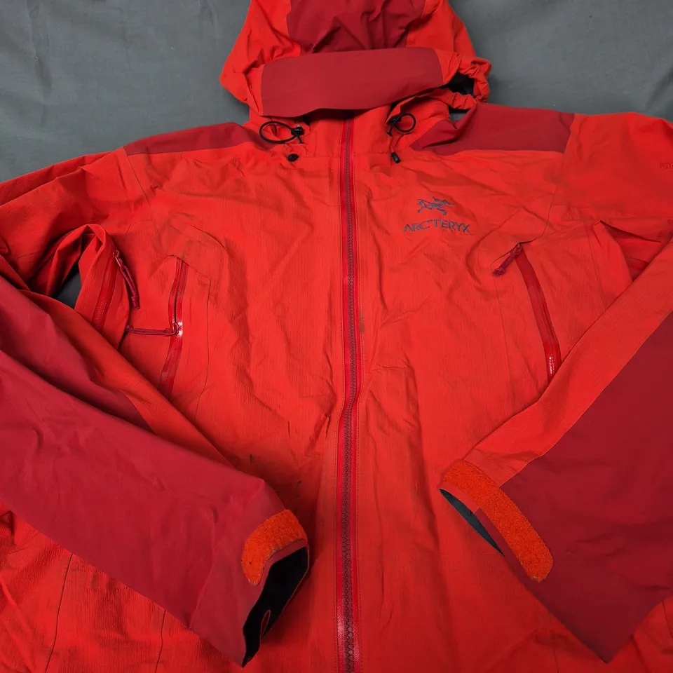 ARC'TERYX GORE-TEX JACKET - SIZE L