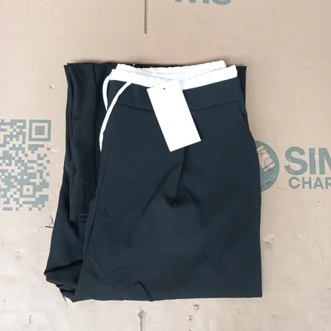 ZARA TROUSERS IN BLACK SIZE LARGE