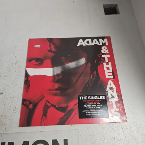 ADAM & THE ANTS – THE SINGLES (2LP RED & WHITE COLOUR VINYL)