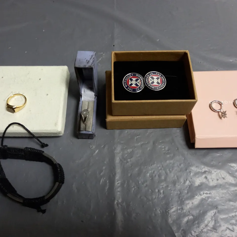 LOT OF 5 JEWLLERY ITEMS TO INCLUDE RINGS AND CUFFLINKS