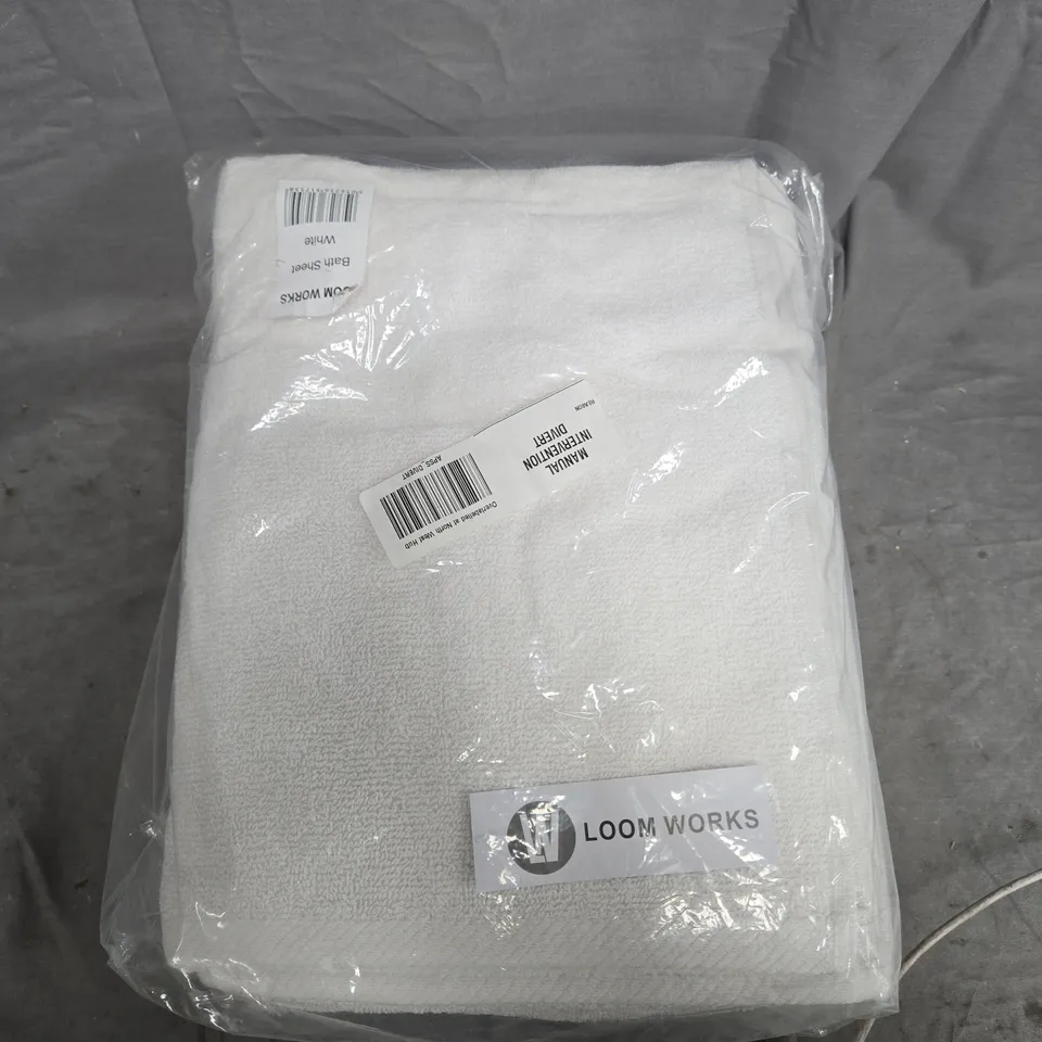 LOOM WORKS WHITE BATH TOWEL –