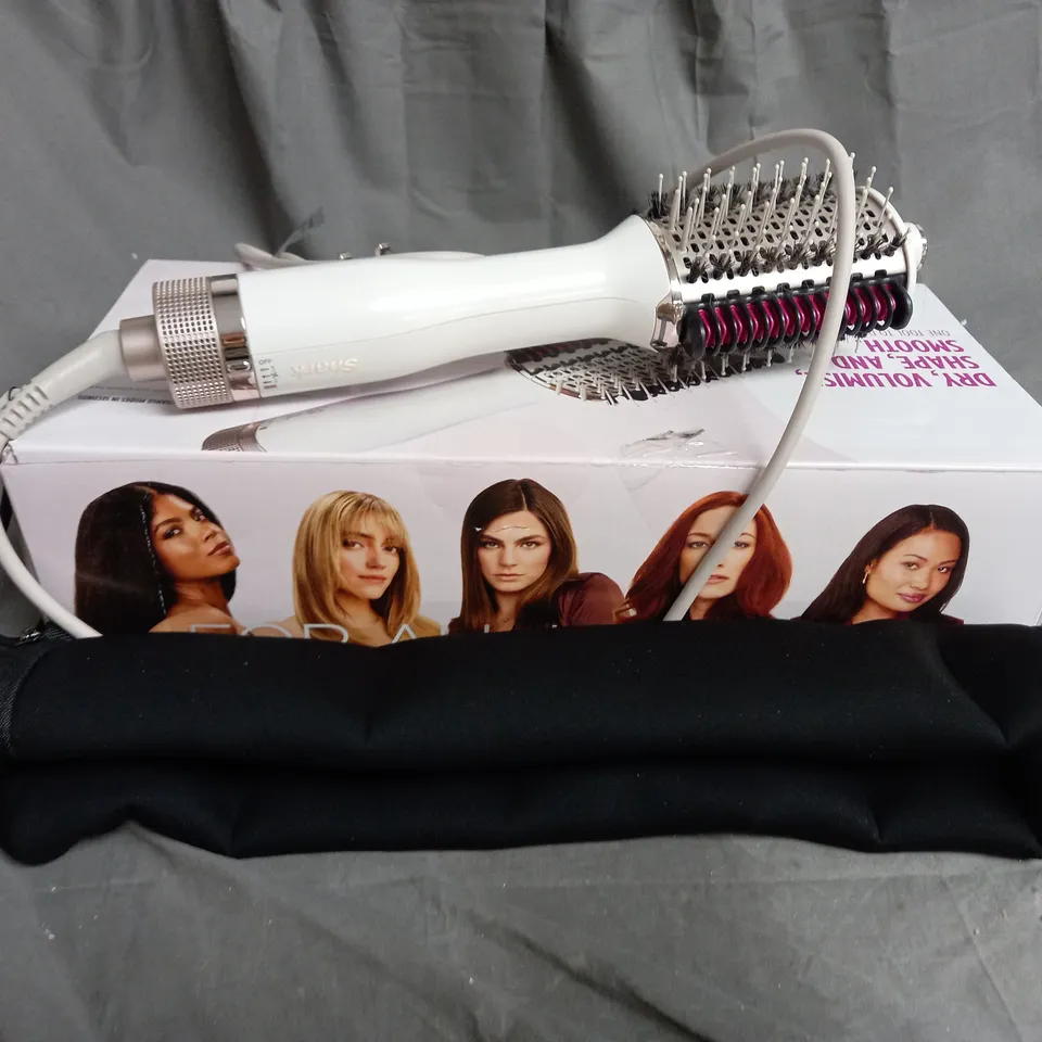 BOXED SHARK SMOOTHSTYLE HOT BRUSH & SMOOTHING COMB