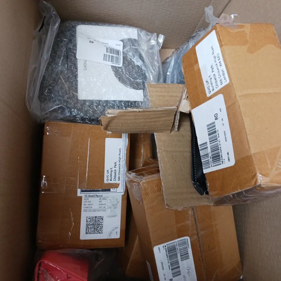 APPROXIMATELY 10 ASSORTED HOUSEHOLD PRODUCTS TO INCLUDE EGG SLICER, READING GLASSES, LED LIGHTS ETC 