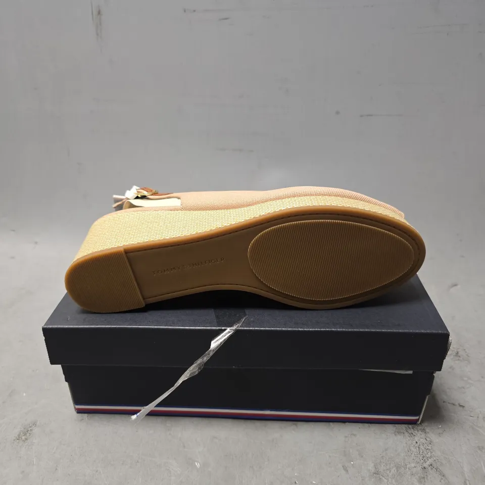 BOXED TOMMY HILFIGER MISTY BLUSHFLAG MID WEDGE - SIZE 41