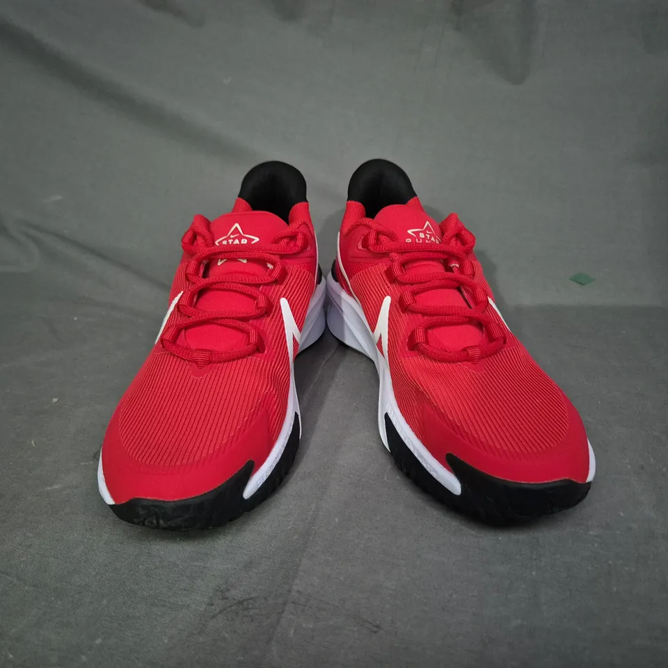 BOXED PAIR OF NIKE STAR RUNNER 4 NN TRAINERS IN RED - UK SIZE 4.5