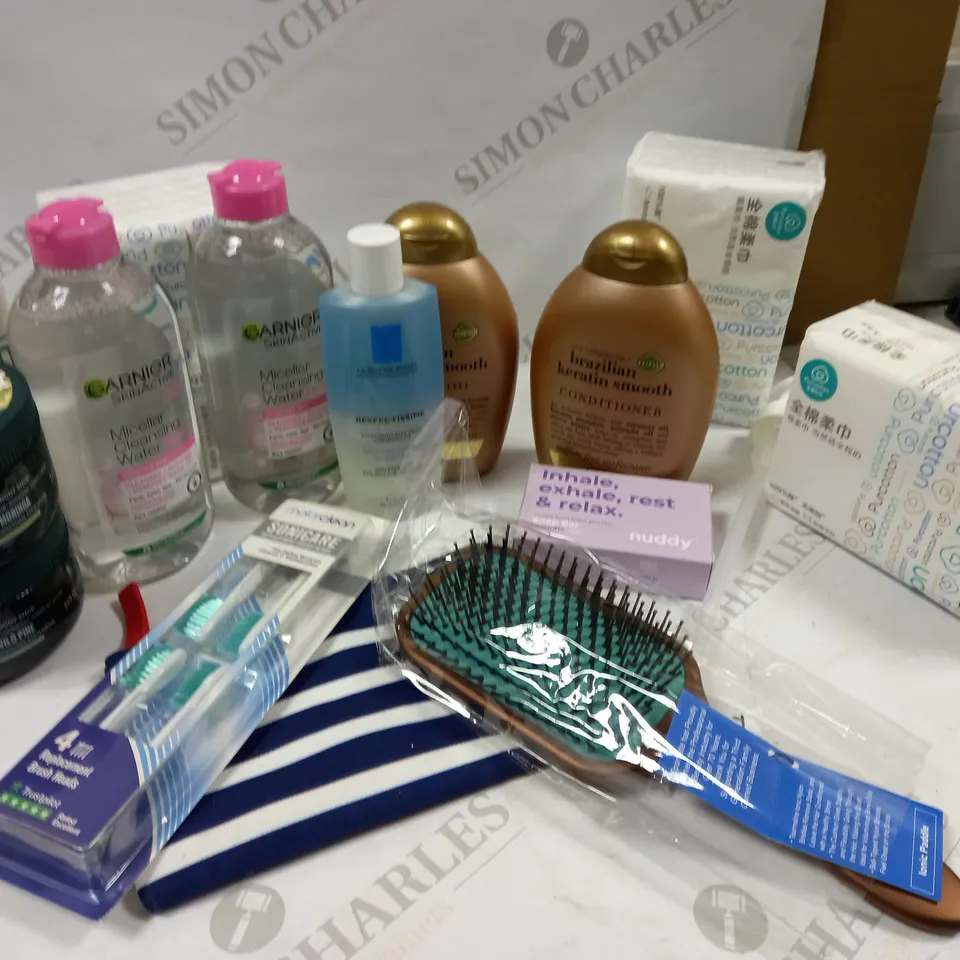 LOT OF ASSORTED HAIR AND SKINCARE PRODUCTS APPROX. 15 ITEMS 