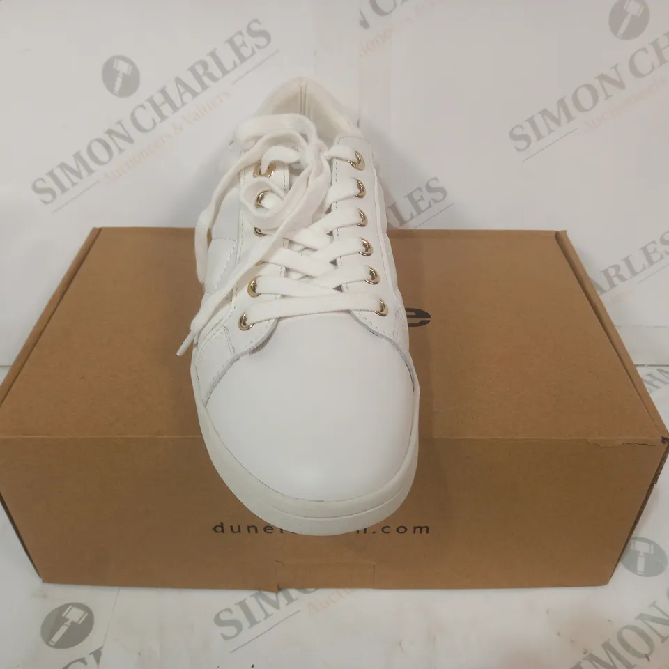 BOXED PAIR OF DUNE LONDON QUILTED LEATHER SHOES IN WHITE SIZE 6